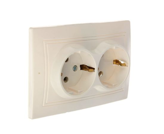 Socket with grounding 16 A 220 V