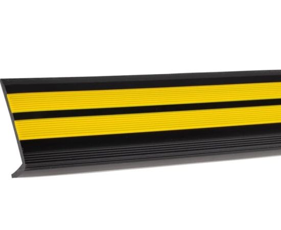 Профиль для ступеней Salag 42x15x910 мм черный и желтый