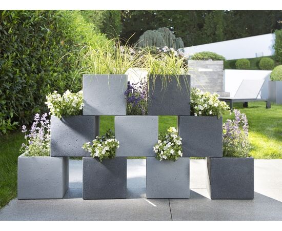 ეზოს პლასტმასის ქოთანი Scheurich 240/40 C-CUBE STONY BLACK