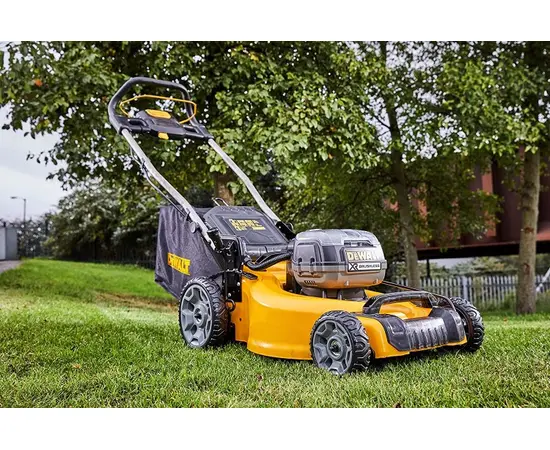 Cordless lawn mower DeWalt DCMW564P2-QW 18/36V