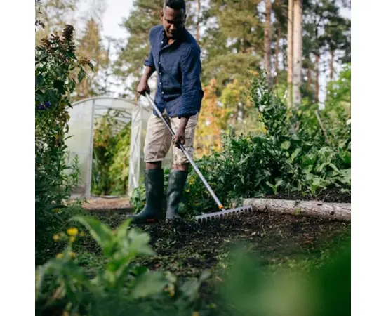 Ergonomic rake for working on the ground Fiskars 1077113