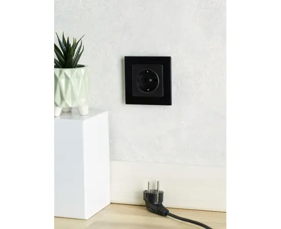 Socket IEK BRITE 1 ground 16A PC11-1-0-BrB black