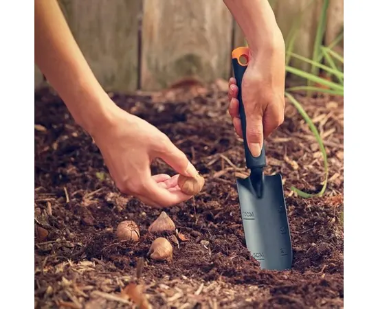 ნიჩაბი Fiskars Ergo Transplanter