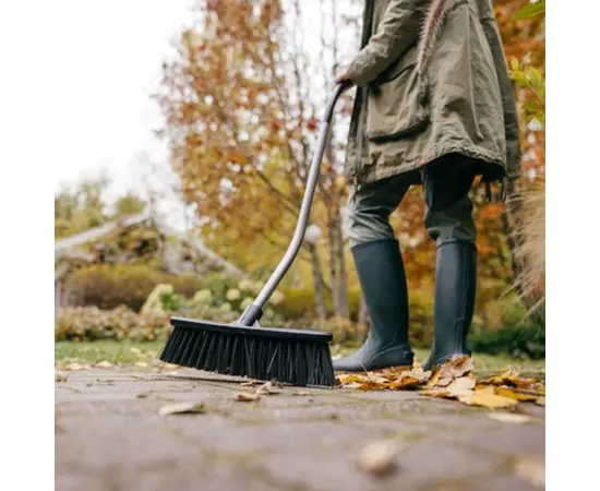 Ergonomic garden brush Fiskars 1077114