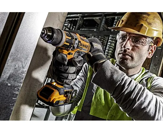 Cordless impact drill-screwdriver brushless DeWalt DCK795S2T-QW 18V + set of accessories