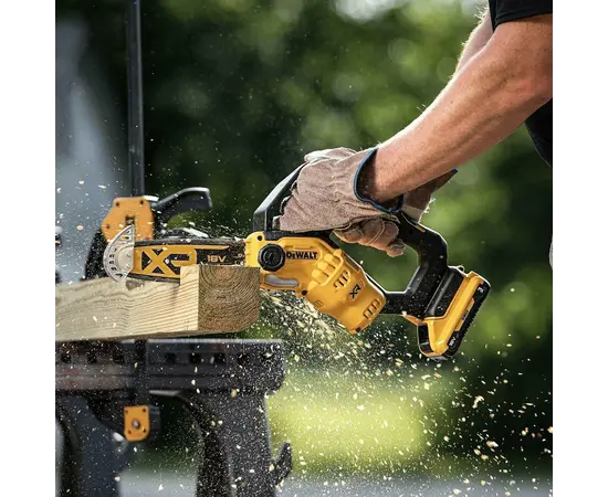 Мини пила акумулаторная DeWalt DCMPS520P1-QW