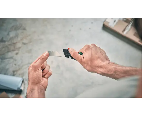 Нож со сменными лезвиями Bosch 1600A0275M