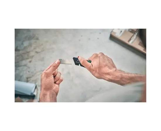 Нож со сменными лезвиями Bosch 1600A0275M