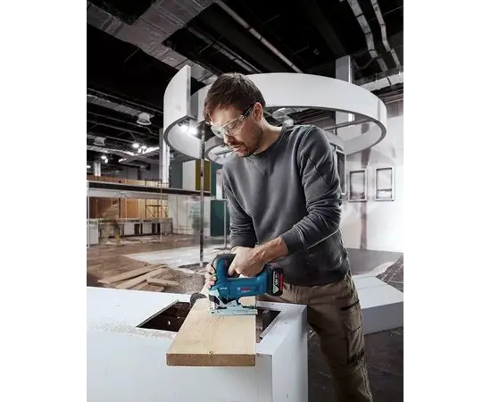 აკუმულატორის ბეწვა ხერხი Bosch GST 185-LI 18V აკუმულატორის ბეწვა ხერხი Bosch GST 185-LI 18V