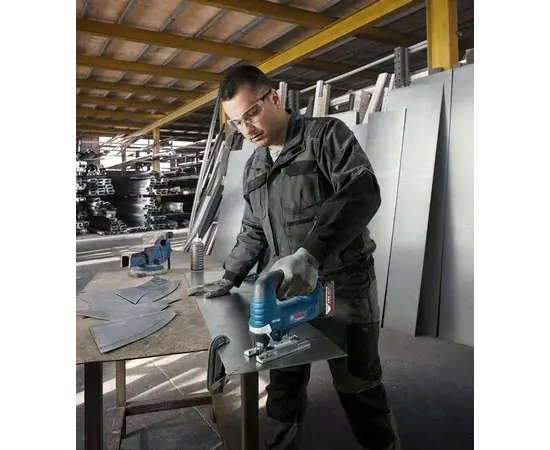 აკუმულატორის ბეწვა ხერხი Bosch GST 185-LI 18V აკუმულატორის ბეწვა ხერხი Bosch GST 185-LI 18V