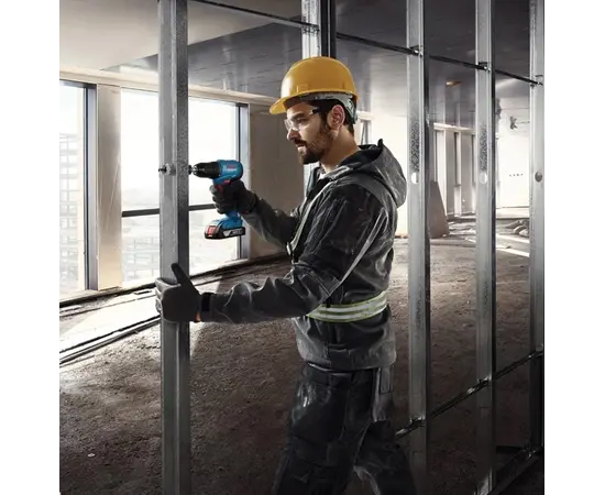 Аккумуляторный дрель-шуруповерт Bosch GSR 185-LI 18V (06019K3000) Аккумуляторный дрель-шуруповерт Bosch GSR 185-LI 18V (06019K3000)