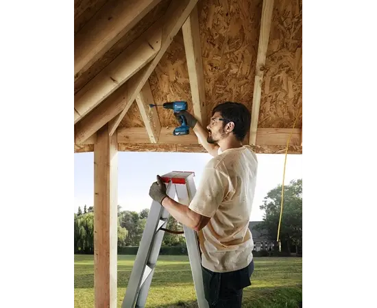 Аккумуляторный дрель-шуруповерт Bosch GSR 185-LI 18V (06019K3000) Аккумуляторный дрель-шуруповерт Bosch GSR 185-LI 18V (06019K3000)